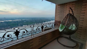 5star apartment View of the Nile and the pyramids on the Nile Corniche